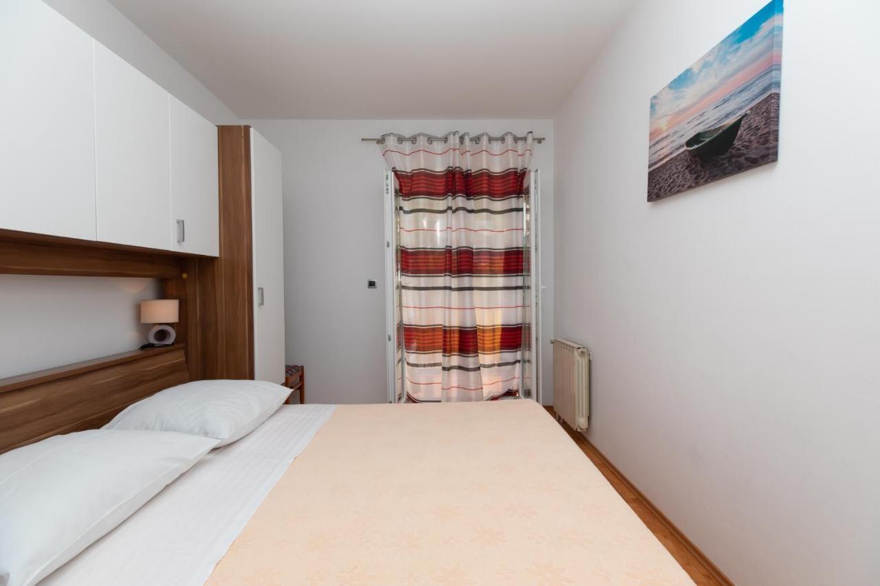 Apartments By The Sea Medici, Omis - 1046 ミミツェ エクステリア 写真