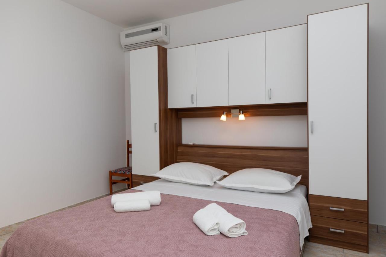 Apartments By The Sea Medici, Omis - 1046 ミミツェ エクステリア 写真